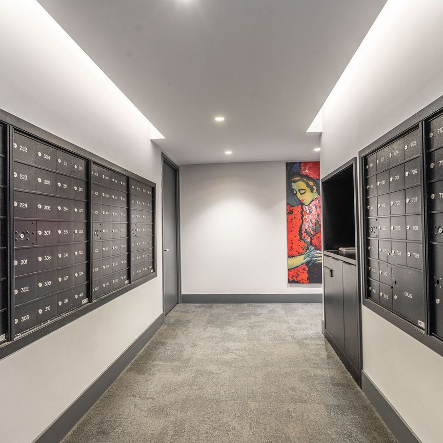 4800 Maisonneuve Blvd W - Photo 1