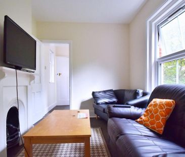 4 bedroom semi-detached house to rent - Photo 1