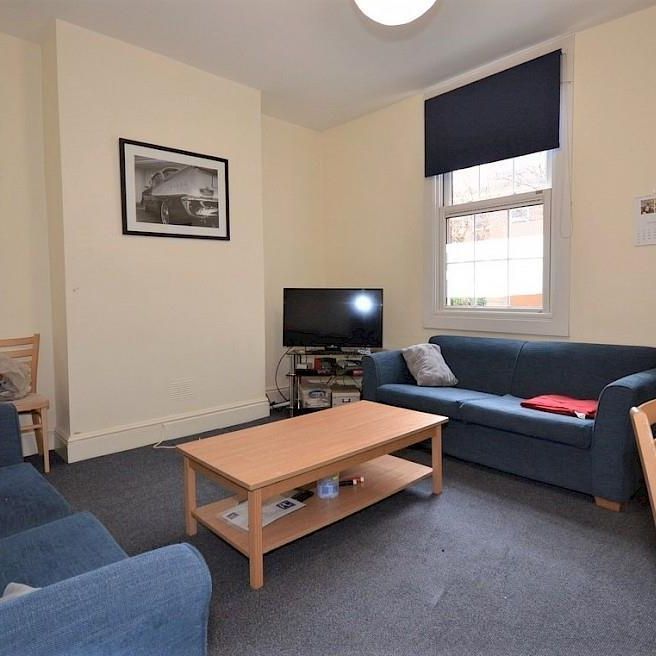 6 bedroom house to rent - Photo 1