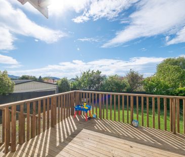 Bright and Modern 2-Bedroom Home with Bonus Office/Sunroom - Photo 2