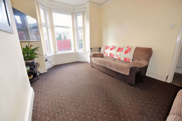 4 bedroom House in Burley Lodge Road, Leeds - Photo 1