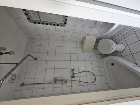 IN ZENTRUMSNAHER WOHNLAGE VERMIETUNG EINS 1-ZIMMER-APPARTMENTS - Foto 5