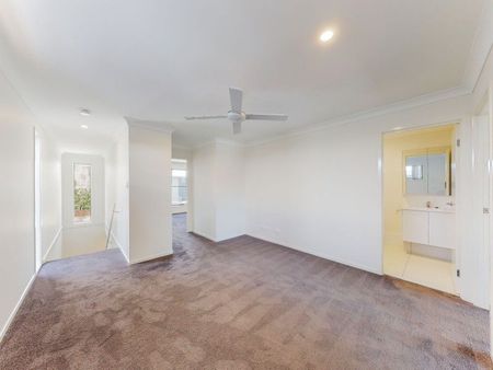 3 Bedroom Townhouse with Pool - Photo 5