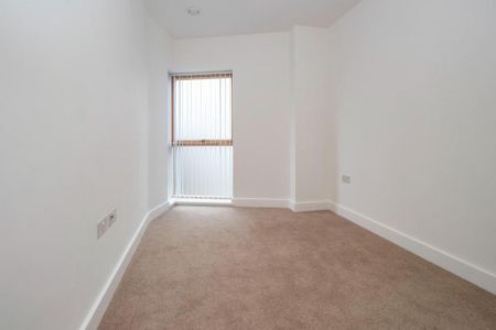 3 bedroom flat to rent - Photo 4