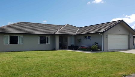 Modern 4-Bedroom Family Home - Photo 5