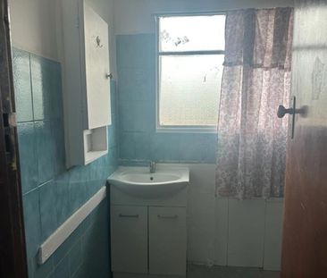 3 BEDROOM HOME IN GREAT LOCATION - Photo 3