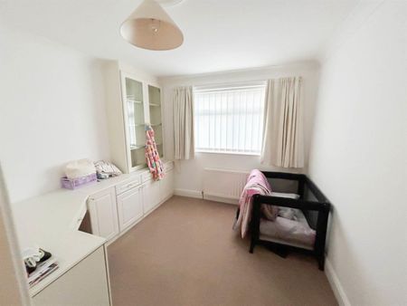 2 Bedroom Flat - Photo 3