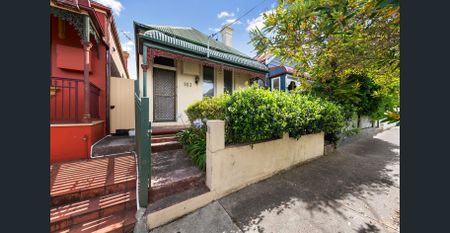 Spacious and gracious - freestanding period home with rear lane access - Photo 5