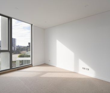 City View I Light & Sunny I Pool & Gym - Photo 3