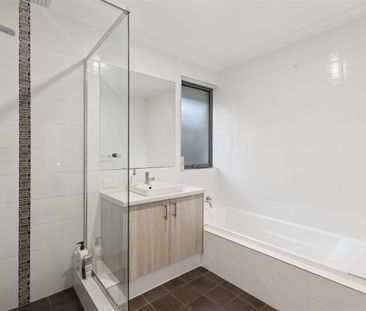 IDEAL FAMILY HOME (AVAILABLE FROM 5TH DECEMBER) - Photo 2