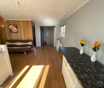 Ready to move in furnished 2BR Home in Glen Eden! - Photo 3