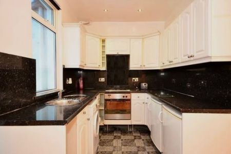 Room in a Shared House, Stevenage Road, E6 - Photo 5