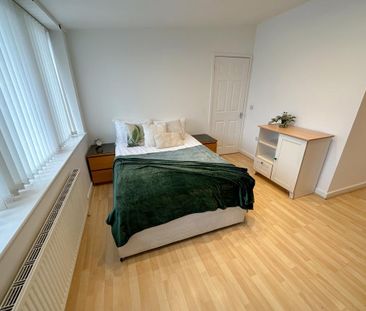 3 bedroom apartment to rent - Photo 3