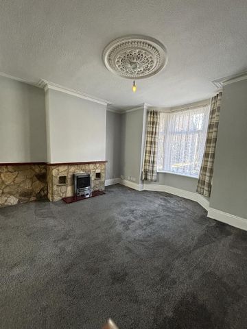 3 bedroom end of terrace house to rent - Photo 2