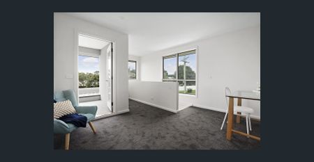 Location & Luxury - Photo 2