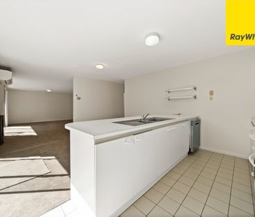 Unique Florey Townhouse - Photo 5