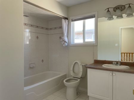 For Lease - 123 Foxfield Crescent, Vaughan, Ontario - Photo 5