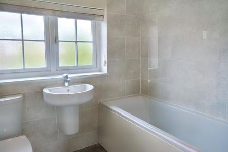 3 bedroom end of terrace house to rent - Photo 4