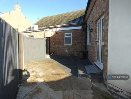 2 bedroom bungalow to rent - Photo 4
