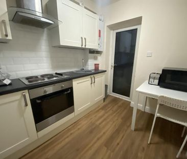 1 bedroom in a house share to rent - Photo 6