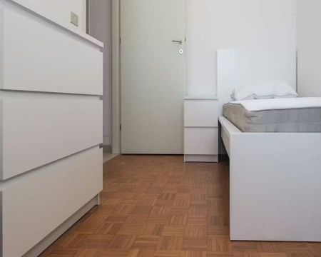 Via Vincenzo Giordano Orsini, Milan, Lombardy 20147 - Photo 2