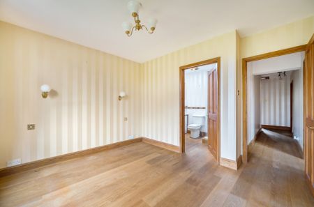 Prey Heath Road, Woking - 3 bedrooms Property for lettings - Seymours - Photo 5