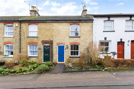 A delightful, modernised two/ three bedroom cottage in the heart of Harpenden - Photo 4