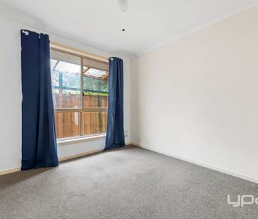 Charming 3 Bedroom Brick Unit in Prime St Albans Location - Photo 2