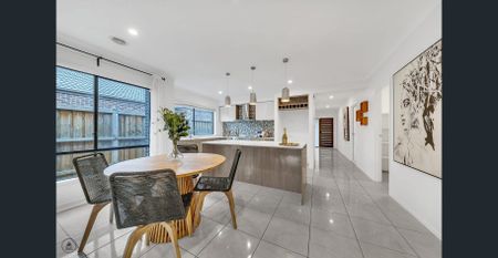 Large House in Little green Estate Tarneit - Photo 4