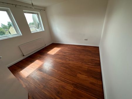 3 bedroom house on Vauxhall Close, CV1 5JH area - Photo 2