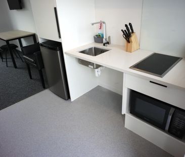 Fully furnished, self contained, studio room! - Photo 1