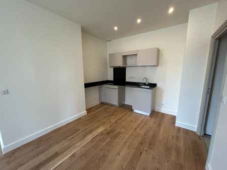 Location Appartement 3 pièces 75m² - Photo 5