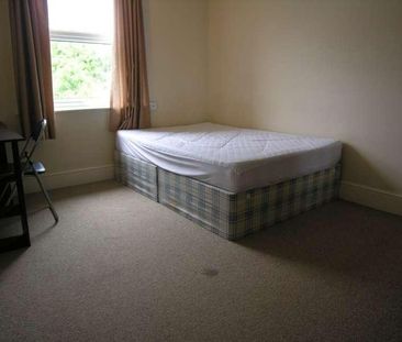 Bedroom House In Winton, BH9 - Photo 2