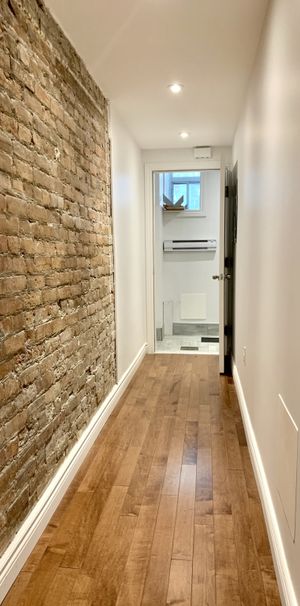 Downtown - Furnished 3 1/2 For Rent - Photo 1