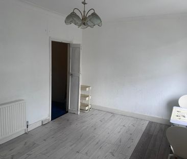 Room in a Shared Flat, Portland Road, SE25 - Photo 1
