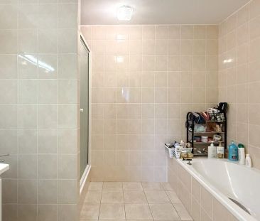 Appartement met twee slaapkamers, terras en autostaanplaats in het ... - Photo 6