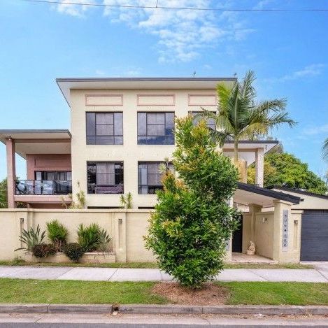 Luxury 3 storey House in central Surfers Paradise - Photo 1