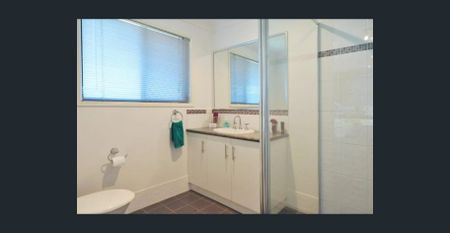 Large Family Home + Shed! - Photo 3