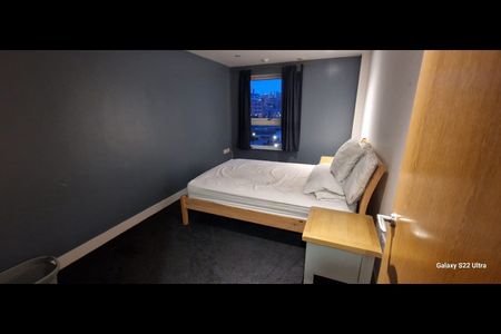1 Bed Flat, Armouries Way, LS10 - Photo 2