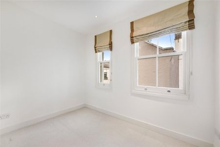 2 bedroom mews to rent - Photo 2