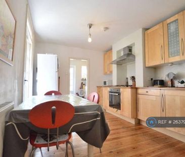 1 bedroom in a house share to rent - Photo 2