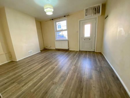 3 bedroom terraced house to rent - Photo 4