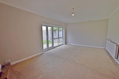 3 bedroom detached bungalow to rent - Photo 3