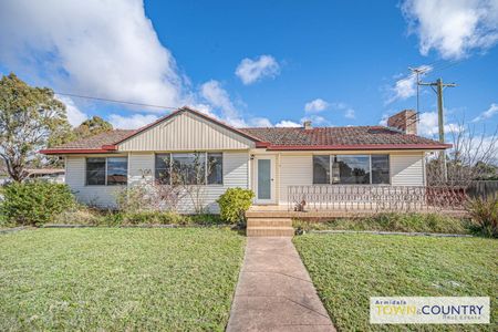 RENOVATED HOME WITH SPACIOUS LIVING - Photo 2