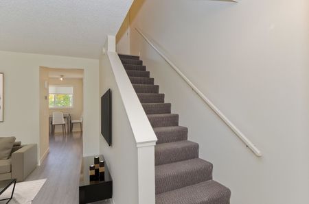 65 Lynnridge Villas SE, Calgary - Photo 2