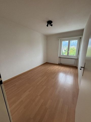 4.5-Zimmer-Wohnung mit Weitblick - zentral & modern - Photo 2