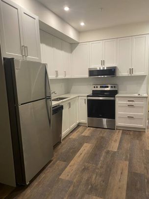 Central Park Village – Park Suites 1BD/1BA - Photo 1