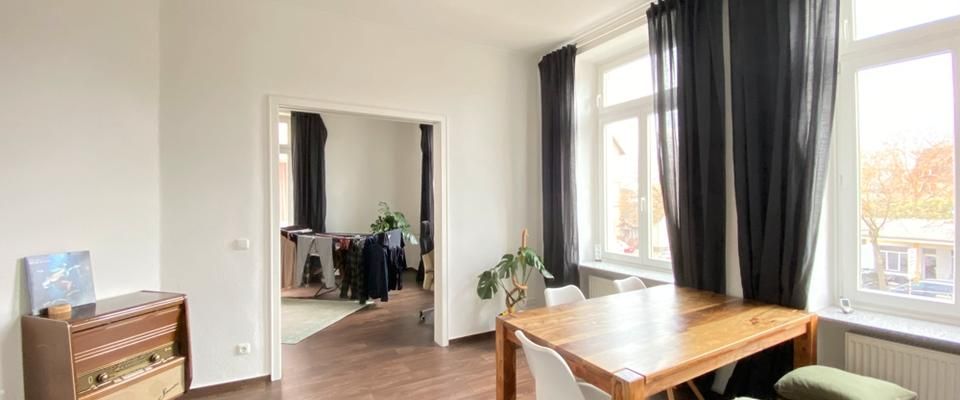 Renovierte 4-Zimmer-Altbauwohnung in zentraler Lage - Foto 1