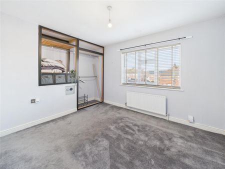 3 bedroom Semi-detached house to rent - Photo 2