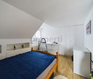 Heimelig 2.5-Zimmer-Wohnung mit Galerie und Aussicht in Uttigen - Photo 1